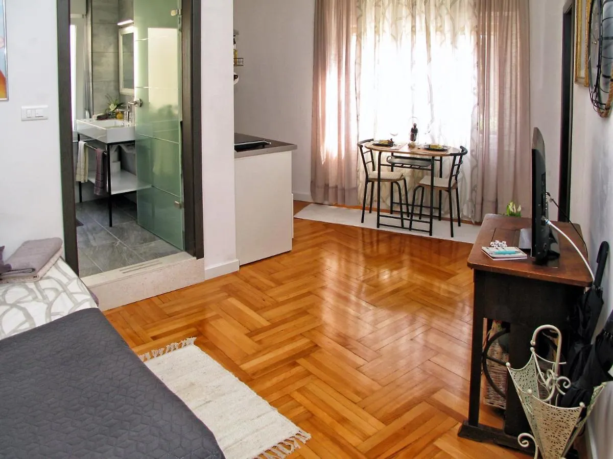 Ferienwohnung Luxury Studio 2Sun Split Apartment
